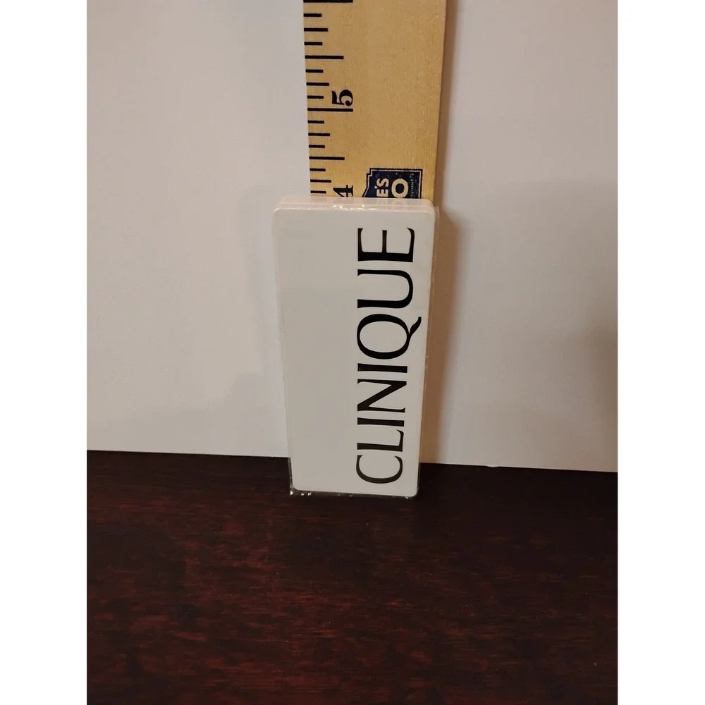 Clinique pearly beret